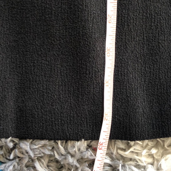 Black tunic with a pleated shear back. - Picture 4 of 5